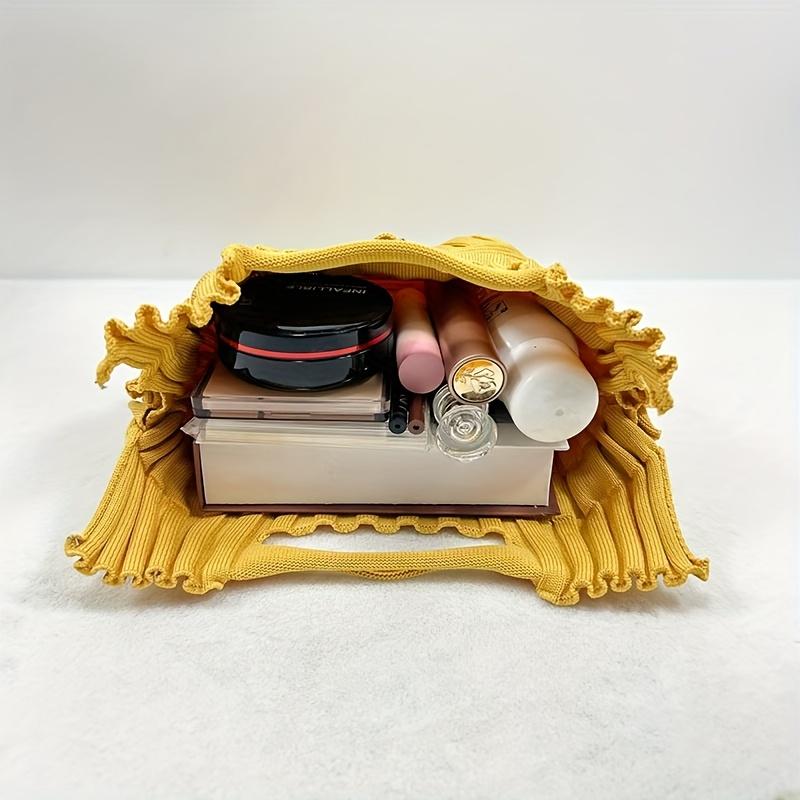 Fashionable new pleated texture knitted backpack with drawstring drawstring and elastic expansion, a versatile tool for casual travel/street fashion.It can be used for three purposes (back/lift/carry) and is a must-have for casual outings