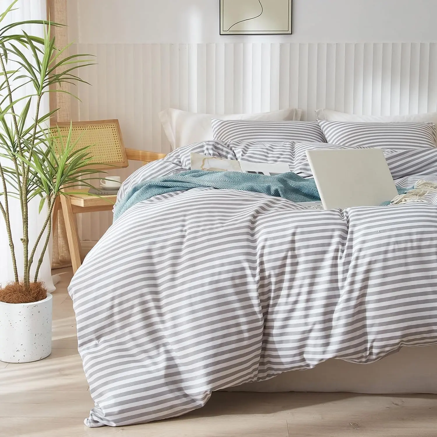 B#01 - White&grey Striped