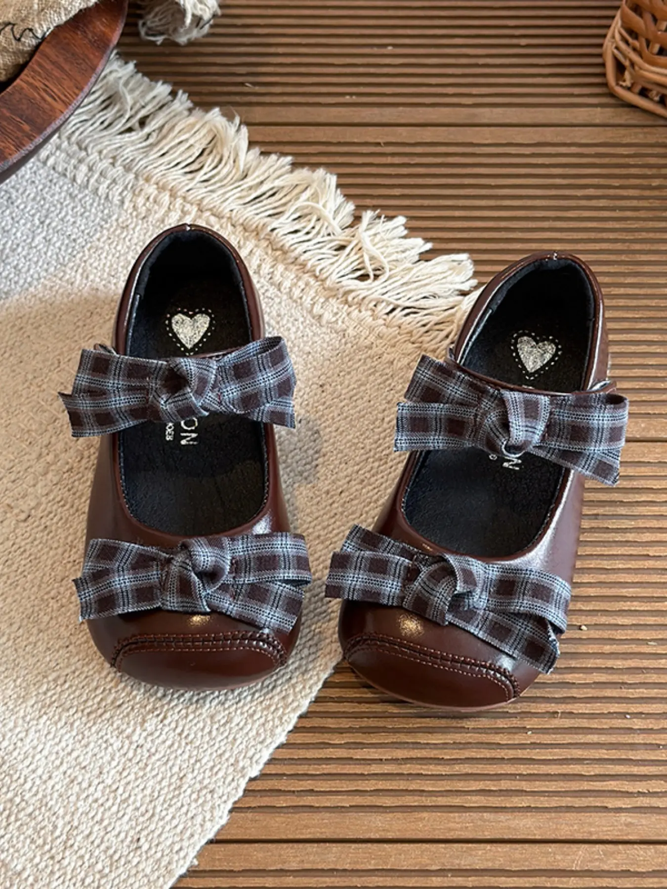 Women's Plaid Bow Tie Shoes, Loose Round Toe Design, Adjustable Velcro Closure, Sweet Style Casual Footwear, Comfortable and Stylish