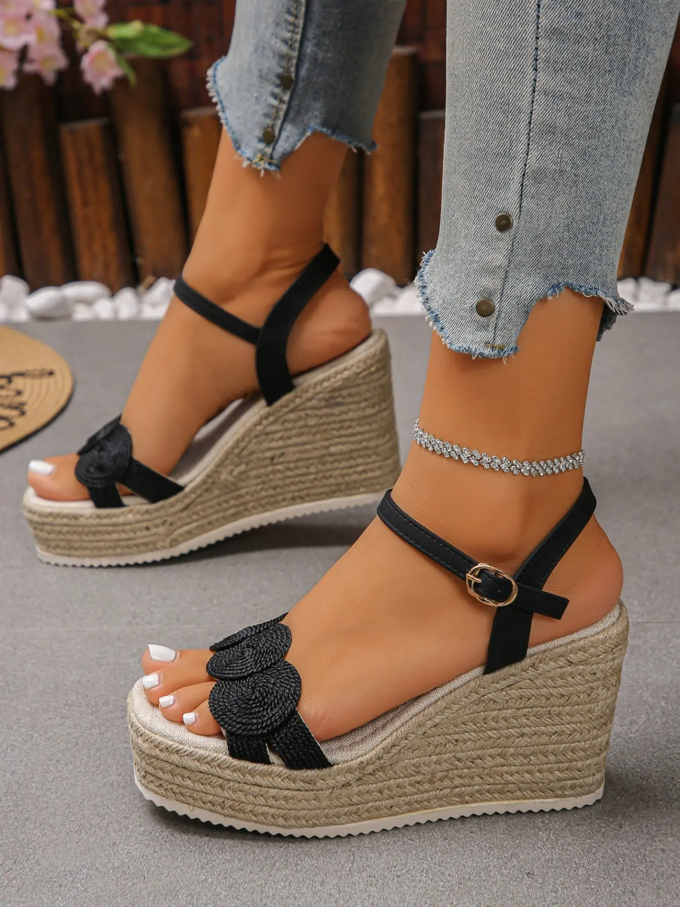 Women's Straw Wedge Flower Sandals, Bohemian Woven Sandals, Buckle Waterproof Heel, Summer New Fashion Beach Shoes, Height-Increasing Breathable Casual Shoes