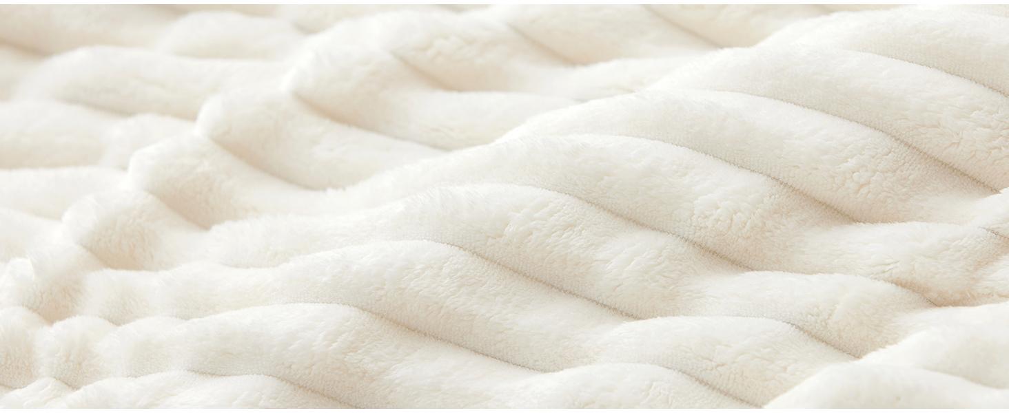 BEDELITE Flannel Comforter Set Super Soft & Warm Fluffy Pink Valentine's Day gift - Elegant Striped Design for Winter - Twin/Queen/King Sizes Machine Washable