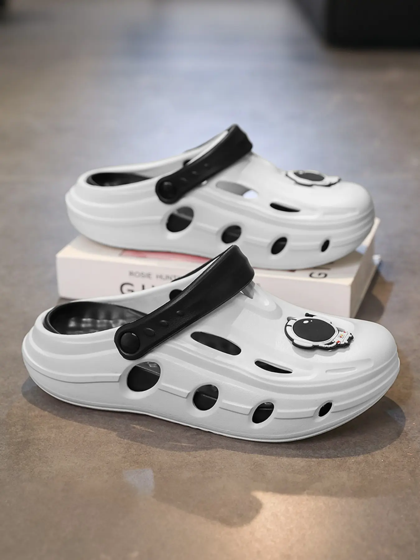 Astronaut Cartoon Accessories Thick Sole Holey Shoes for Men, Eva Anti-Slip Breathable Outdoor Two-In-One Beach Sandals