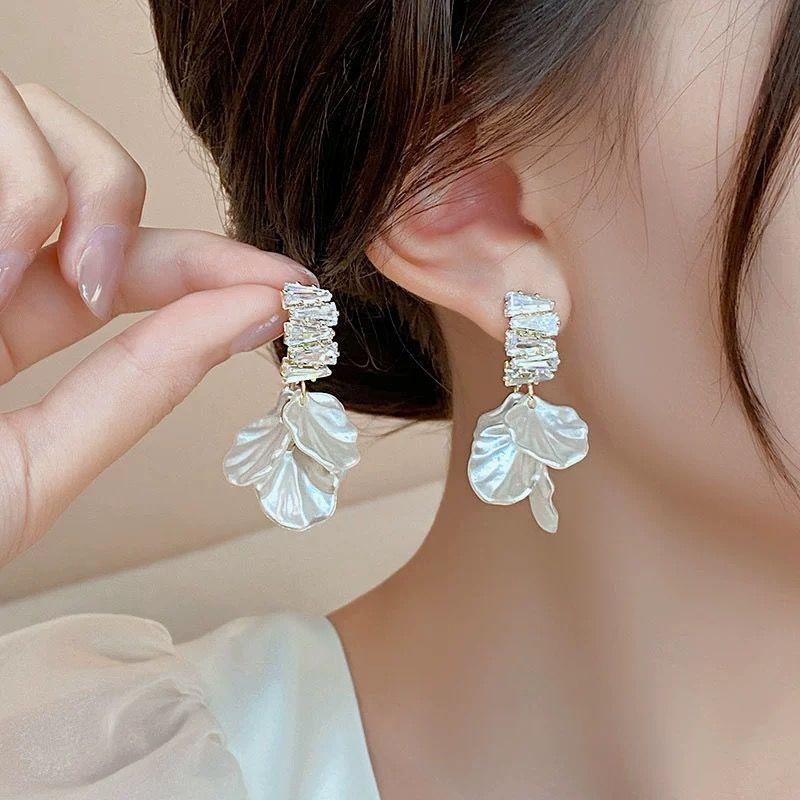 New Style Best-Selling French High-End Pearl Flower Earrings, Small-Scale Design Stud Earrings, Elegant Women's Jewelry