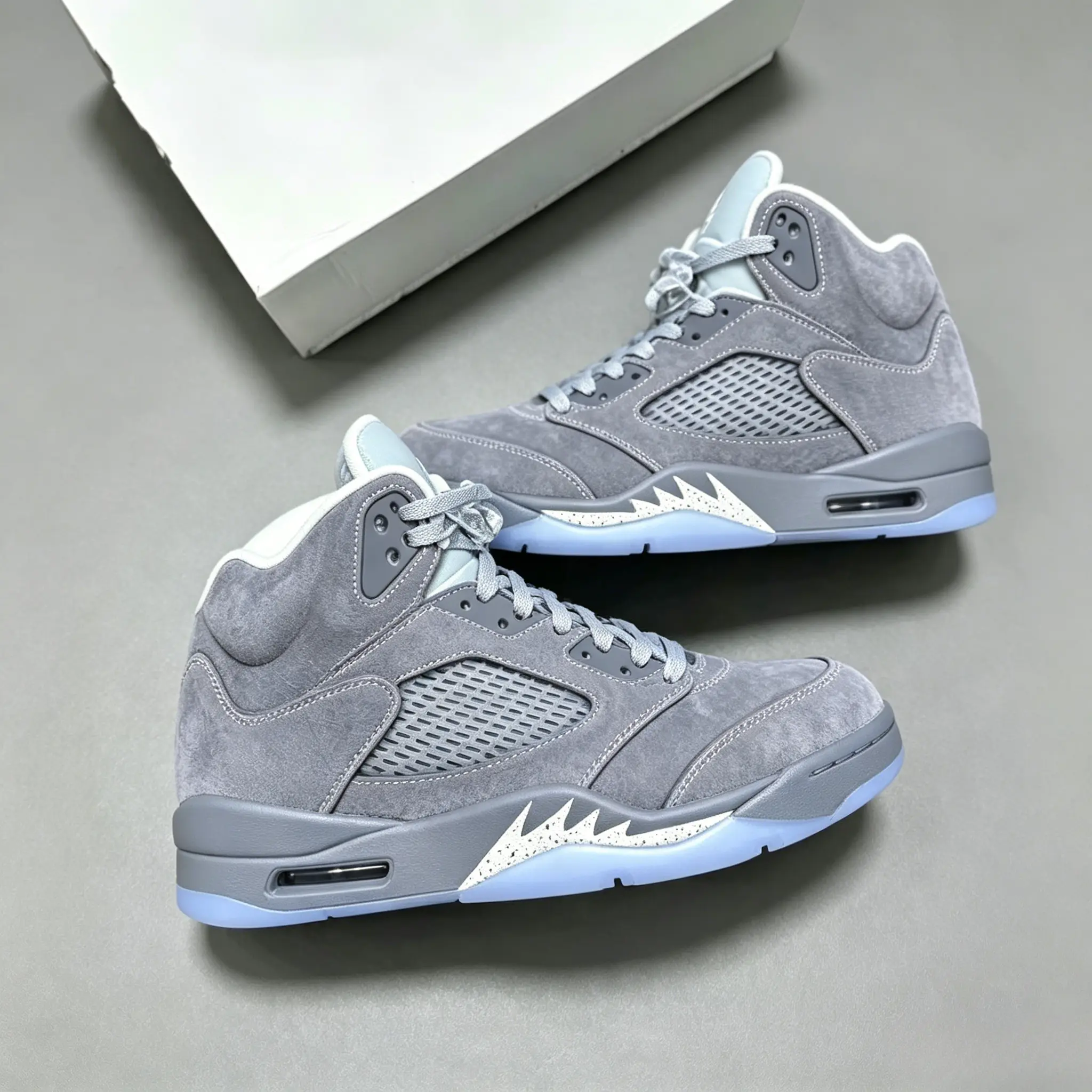 Men's Retro Cool Grey Suede Sneakers| Classic Basketball Shoes, Breathable Mesh, Translucent Outsole, Casual Athletic Footwear for Men