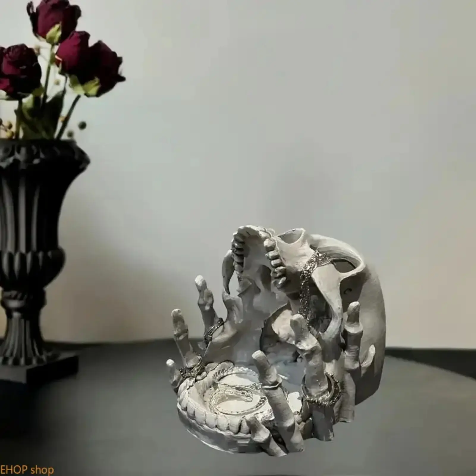 Gothic Skull Resin Jewelry Organizer Tray, Decorative Tabletop Storage with a Smooth Finish, Necklace Hooks & Multi-Slot Ring Display, Ornaments