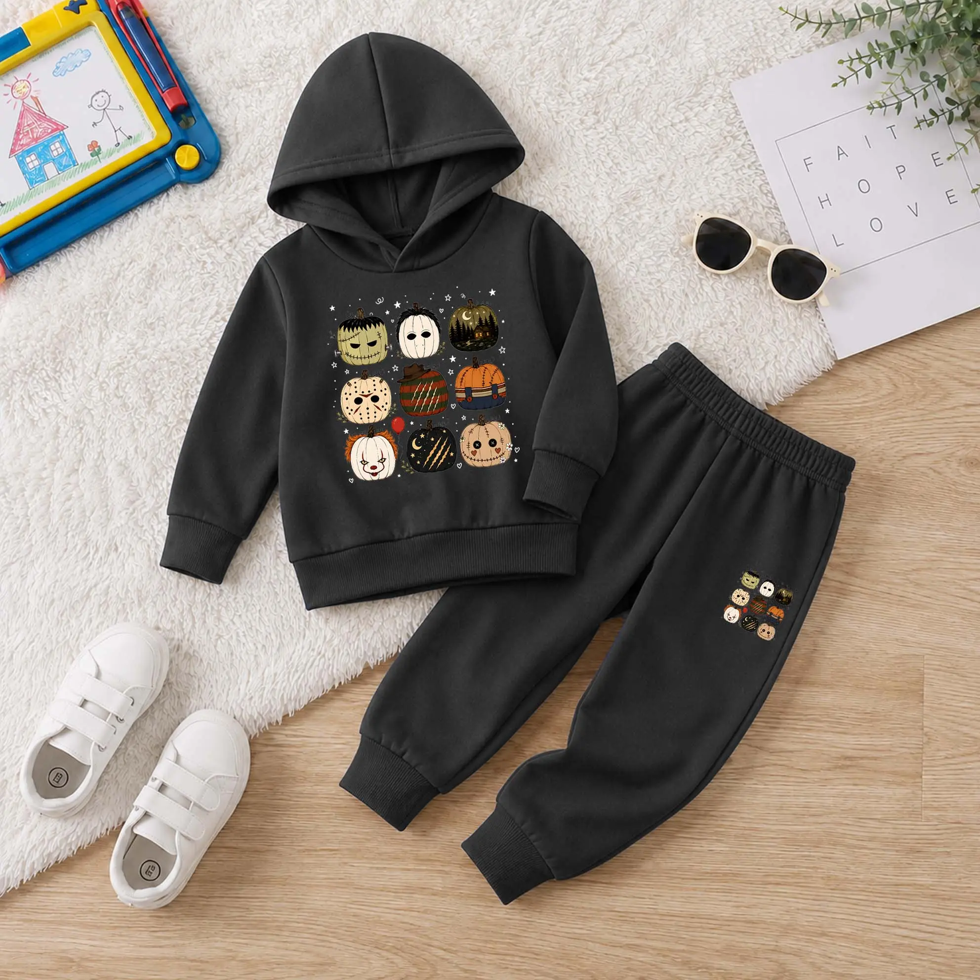 Children’ s Pumpkin Styled After A Classic Horror Movie Character Graphic Hoodie & Jogger Pants 2-Piece Set, Long Sleeve Pullover Sweatshirt with Elastic Waist Pants, Cozy Outfit for School, Thanksgiving, Travel & Daily Wear
