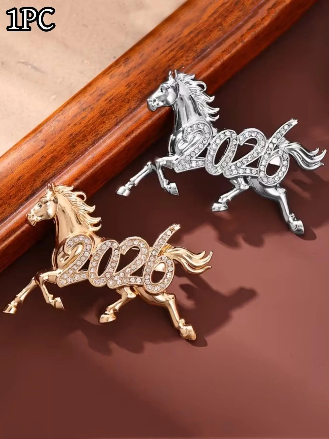 A European and American-style horse brooch, Rhinestone brooch, decorated with sequins, unisex, luxury brooch, ideal for anniversary and New Year celebrations, universal accessory for clothing
