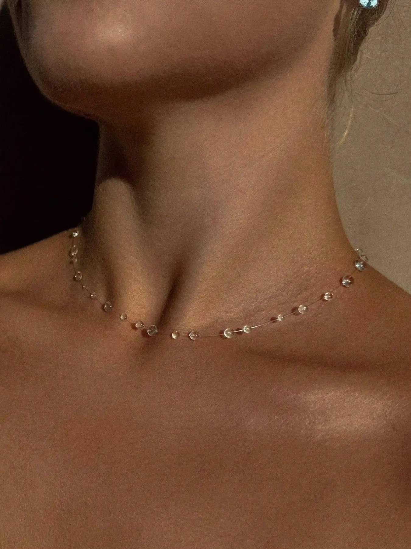 Dainty Clear Crystal Bead Choker Necklace, Invisible Thin Wire, Minimalist Transparent Collarbone Jewelry, Elegant Graphic Style for Women, Dainty Choker Necklaces, Beaded Choker