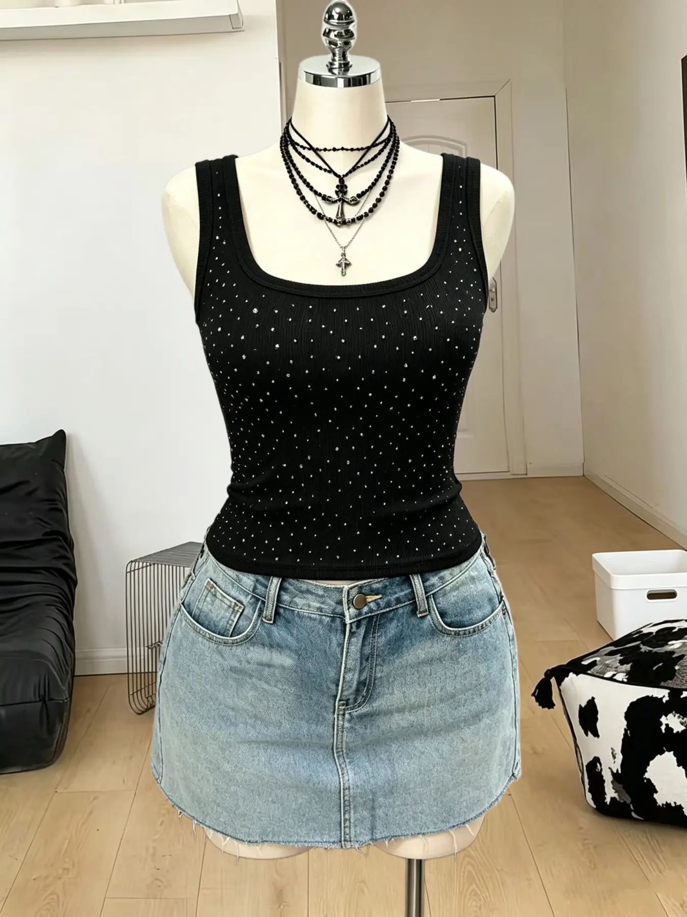 Plus Size Women's Rhinestone Square Neck Tank Top, Summer Slim Fit Short Sleeveless Knit Innerwear, Sexy Strapless Vest