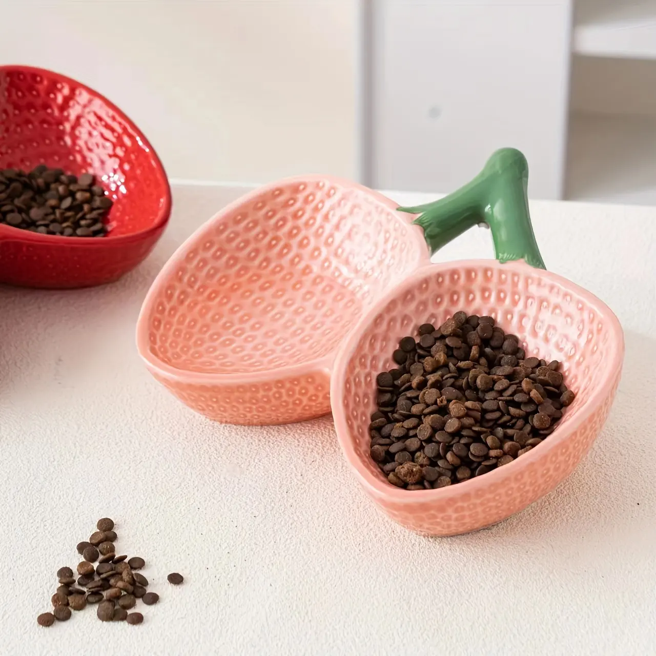 Ceramic Cat Double Bowl, Strawberry Design, Cat Feeding and Drinking Bowl for Neck Protection, Cat Diagonal Bowl