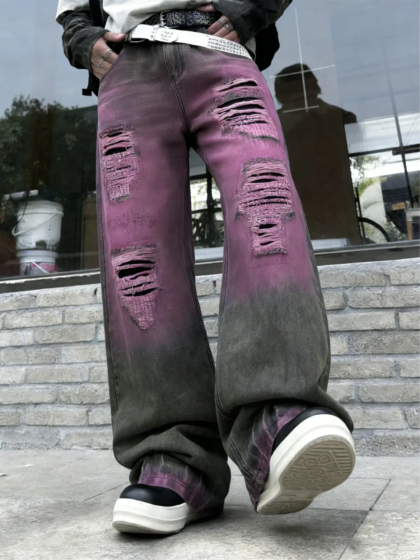 Four Seasons Men's American Retro Purple Gradient Ripped Patch Loose Straight Wide-Leg Jeans, Non-Stretch Denim Pants, Comfortable Loose Fit. Suitable for daily casual wear, city gatherings, and weekend fashion looks. Essential trendy men's pants 🔥