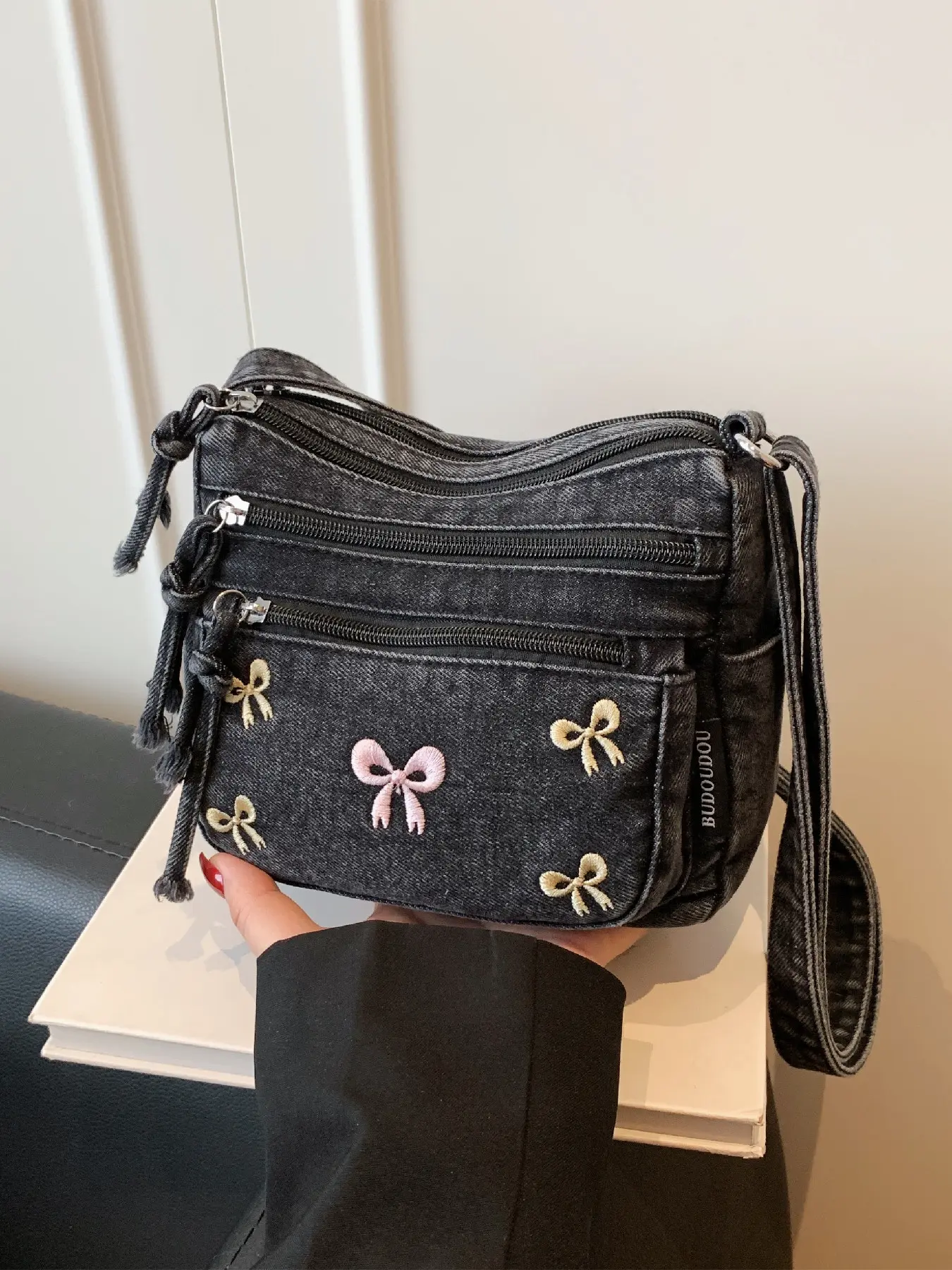 Women's vintage embroidered bow pattern denim crossbody bag, casual and stylish mini multi-pocket daily easy-to-match shoulder bag