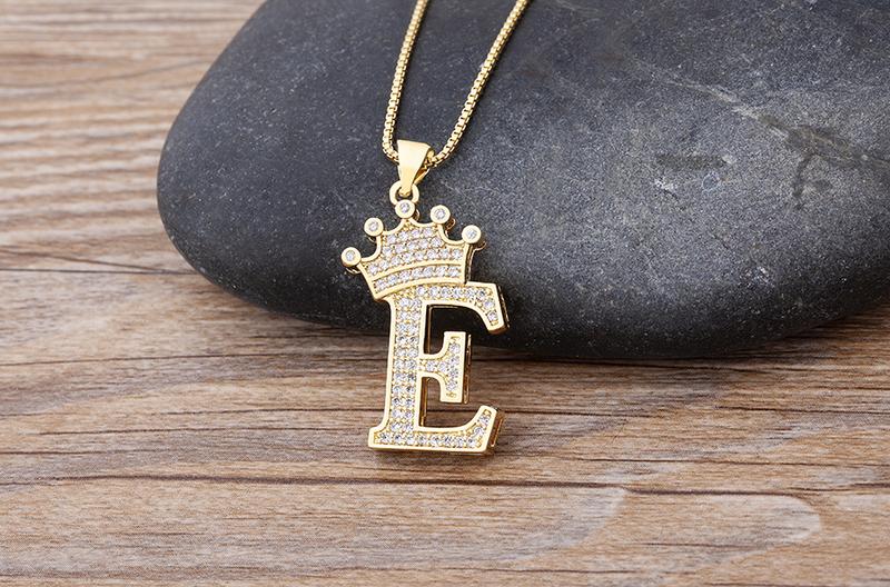 Aesthetic Luxury Copper Zircon A-Z Crown Alphabet Pendant Chain Necklace Hip-Hop Style Fashion Woman Man Initial Name Jewelry Gift for Girl Women Couple