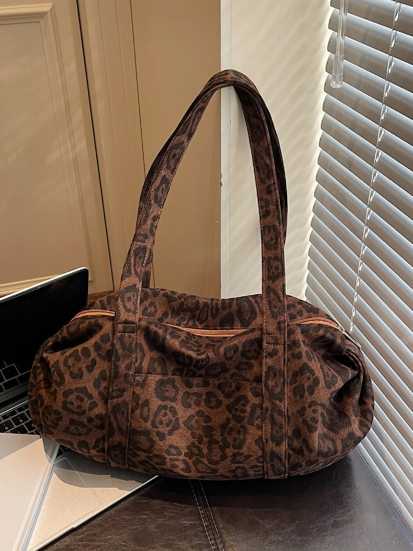 New ladies' large capacity leopard print decorative shoulder bag with three color options suitable for work and daily use