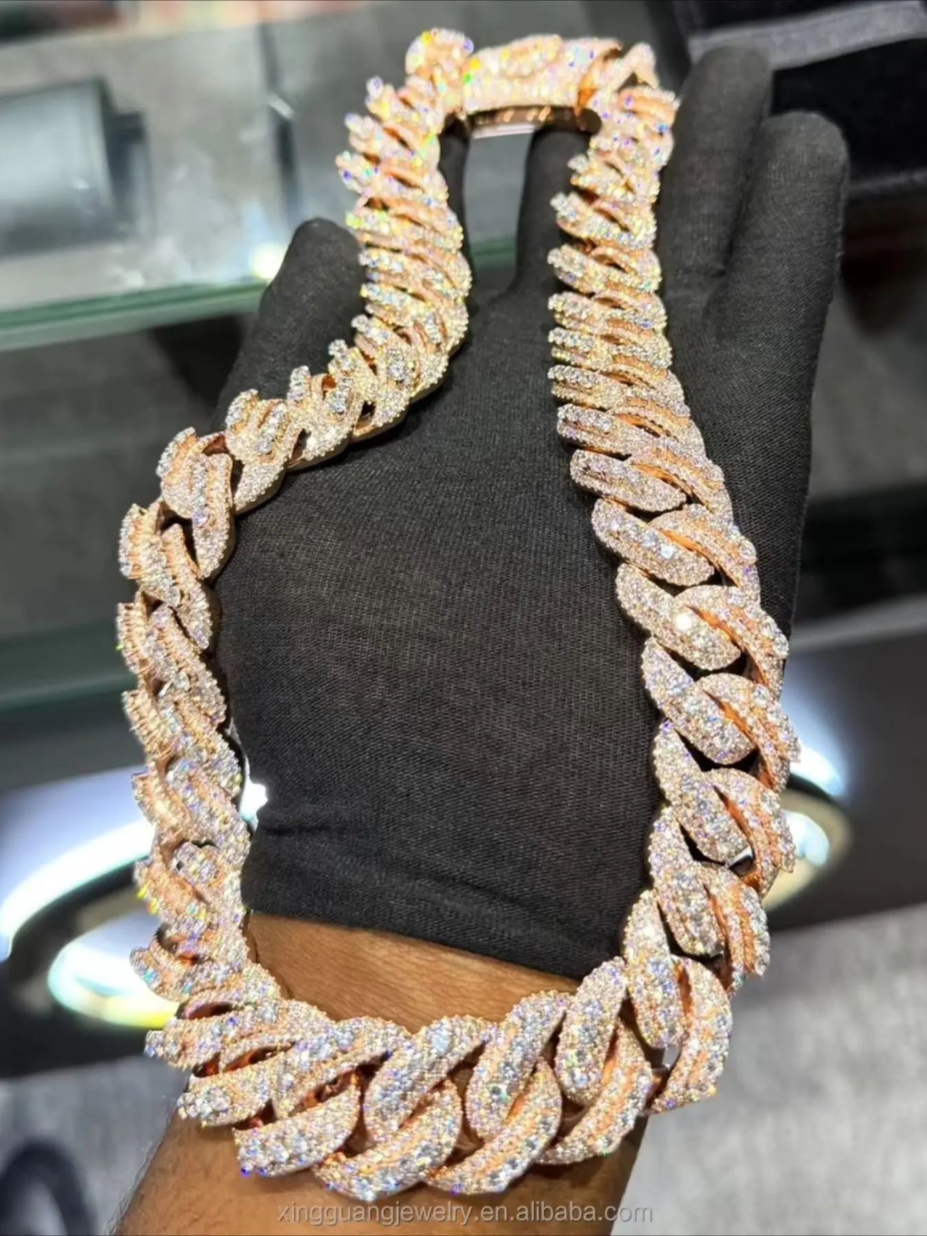 18mm of bubble hip-hop jewelry full ice out of the middle chain VVS diamond Cuban chain necklace, Miami style solid thickened full diamond Cuban thick chain, the chain body is full of thick weight, chilled diamond surface luxury visual effect,