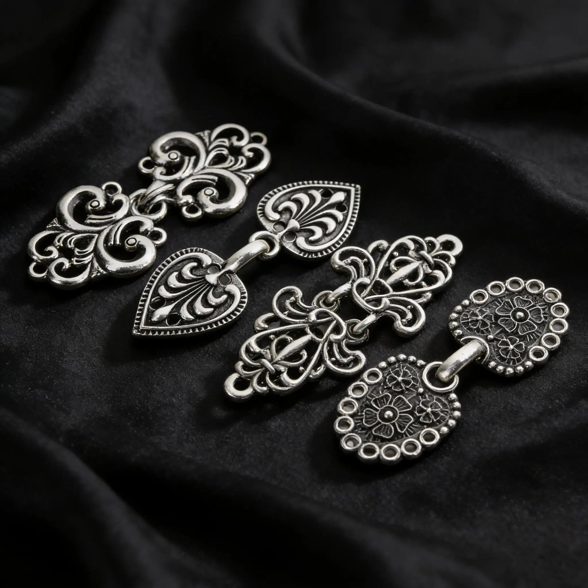4 Pack Vintage Sweater Clips for Women, Retro Cardigan Collar Brooches with Faux Pearl, Zinc Alloy Dress & Shawl Cincher for Quick Styling, Simple Clip, Quick Styling, Cinches Dress For Shape