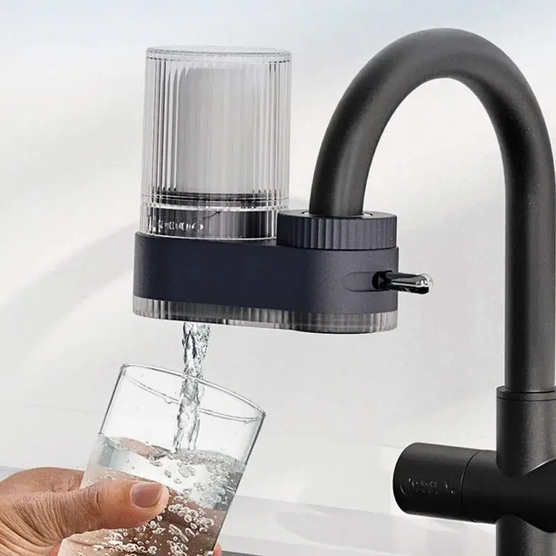 Water faucet filter, detachable and washable ceramic water purifier, kitchen water purifier, household water purification system, reduces chlorine, scale, heavy metals and odors, contains 1 replacement filter, a must-have filter for the kitchen.