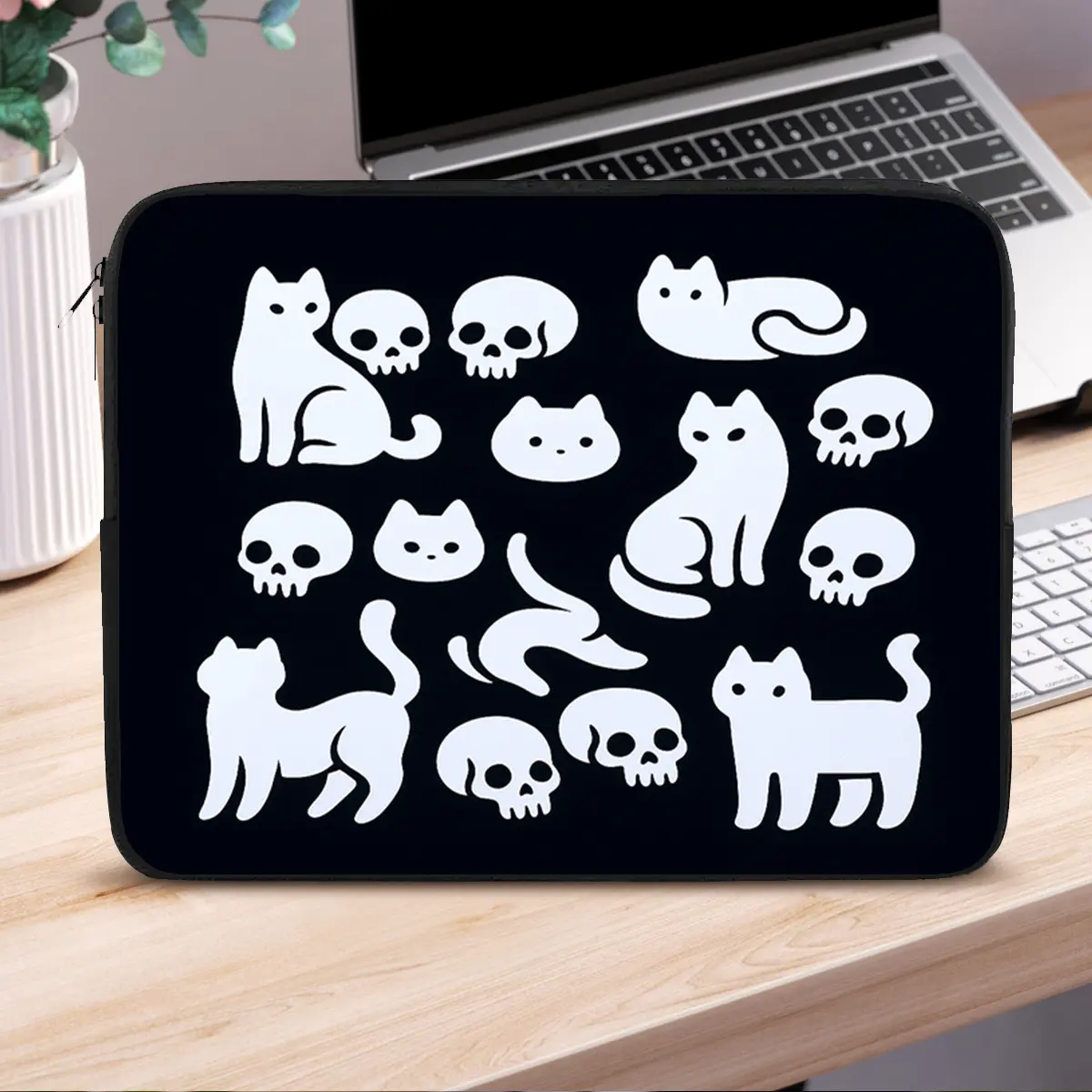 1pc Cats and Skulls Designed Laptop Sleeve Laptop Cover, Fashionable Trendy Notebook Sleeve Laptop Bag Laptop Protector Case for 10/12/13/15/17inch Computer, Suit for Women and Men