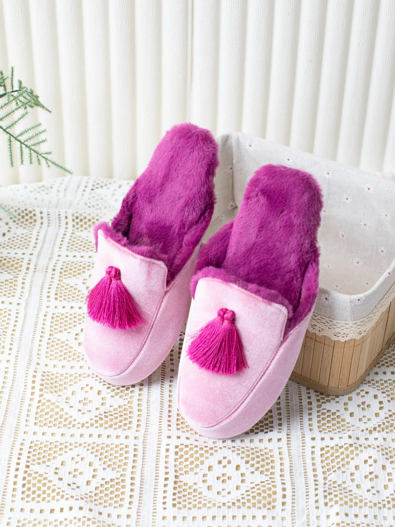 Women's Handmade Fringe Velvet Luxury Plush Non-Slip Tpr Sole Warm Bedroom Slippers, Elegant Closed-Toe Women's Shoes, Fall Winter Comfortable Footwear