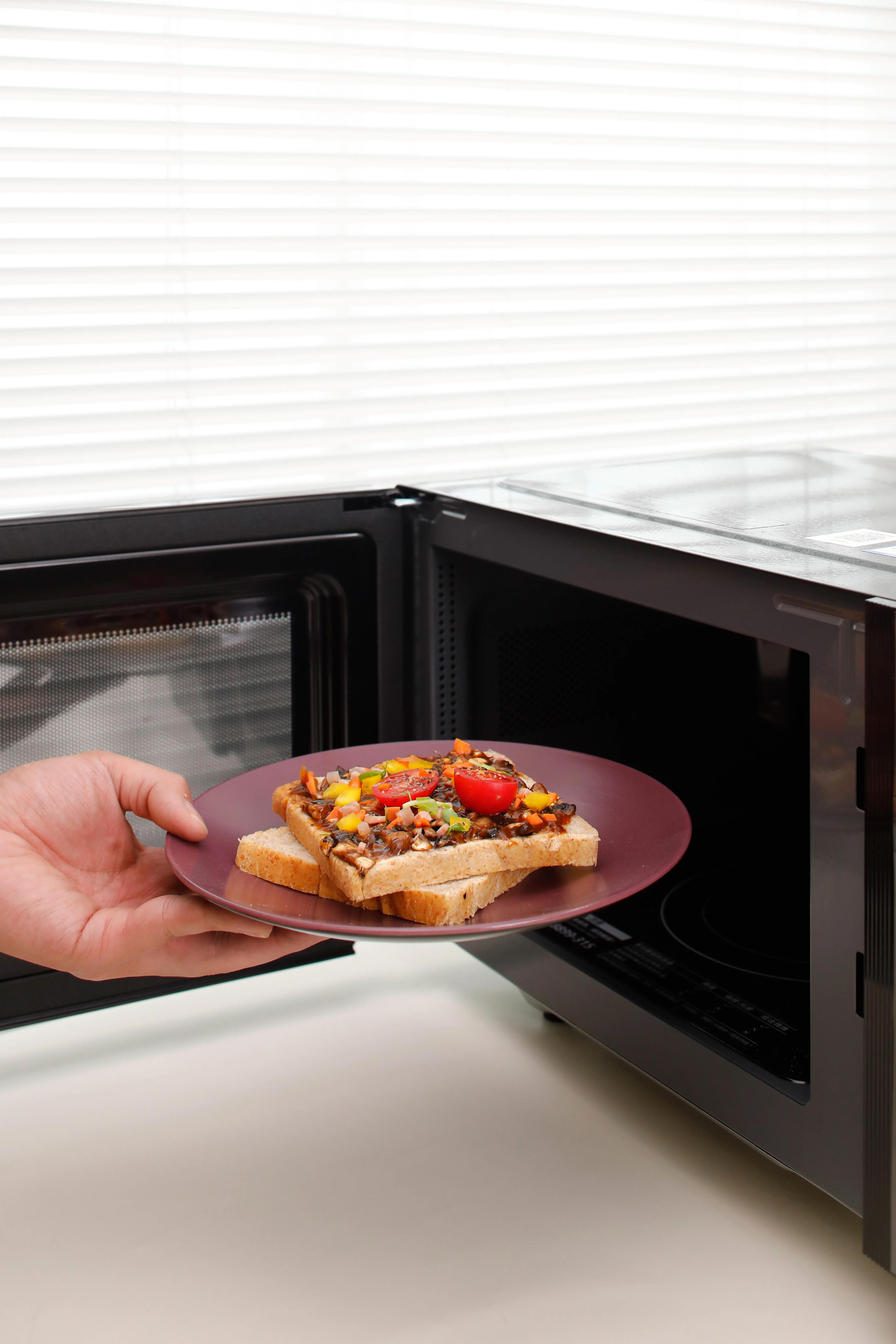 Quality Cookware Plates Classical Design Ceramic Bowls Mugs and Practical Tableware Set for Restaurant Use