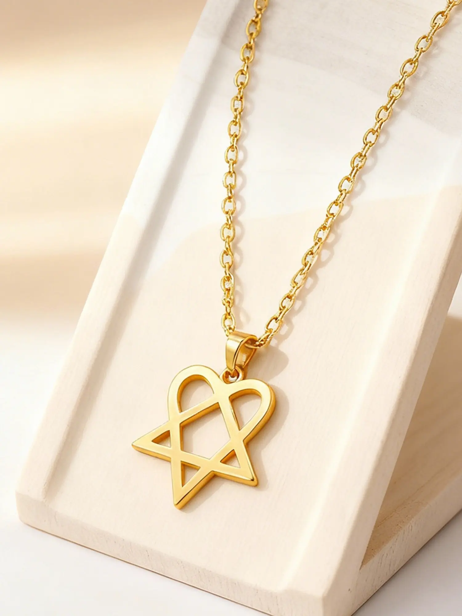 1pc niche fashion smooth heart-shaped pendant fused with a hexagram necklace, featuring a light luxury geometric hollow design for the collarbone, hip-hop style non-fading sweater chain, daily versatile accessory, and a personalized gift, Chain Necklaces