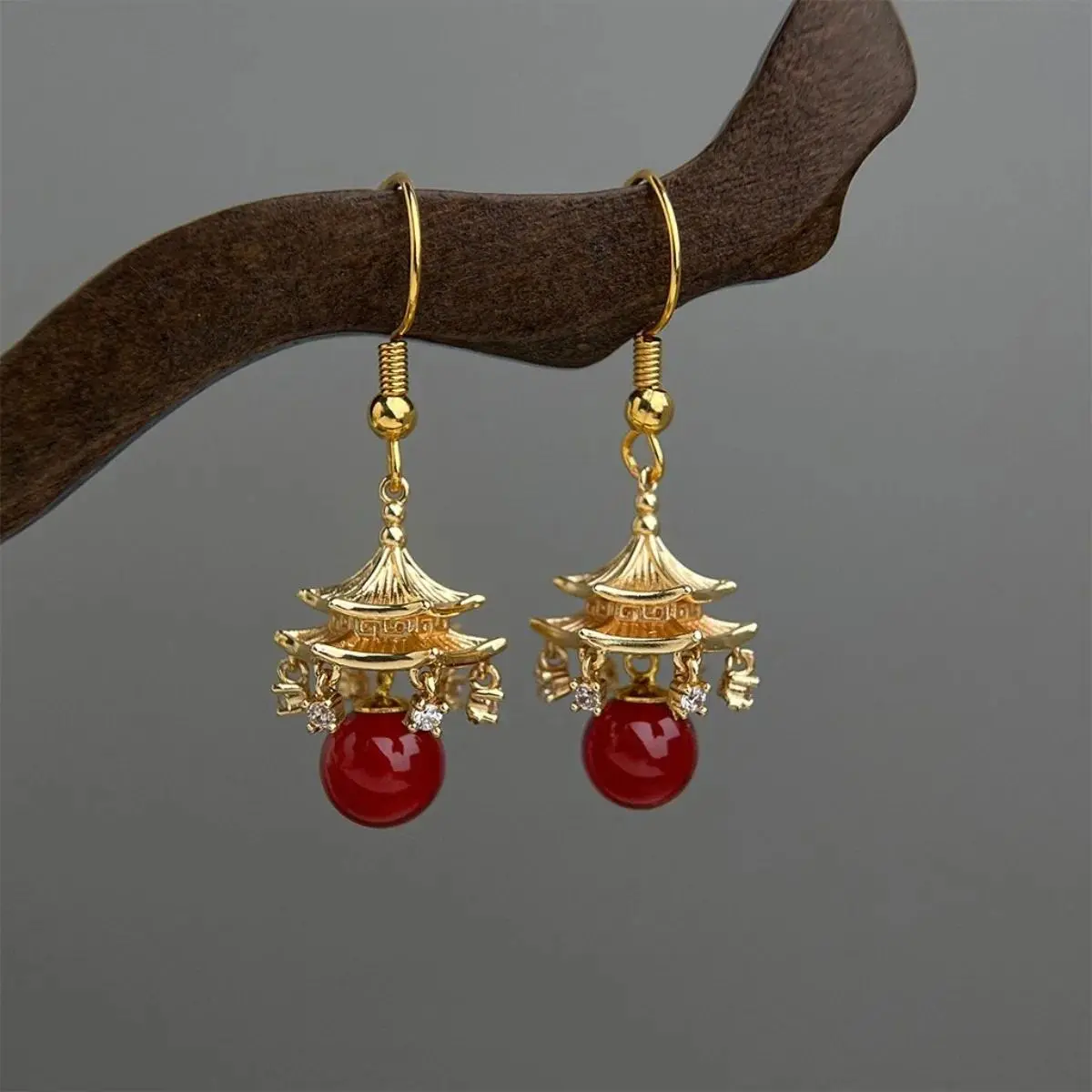 Retro Design Chinese Ancient Palace Shaped Earrings for Women Red Agate Pendant Inlay Zircon Gilding Luxury Jewelry Ethnic Gifts