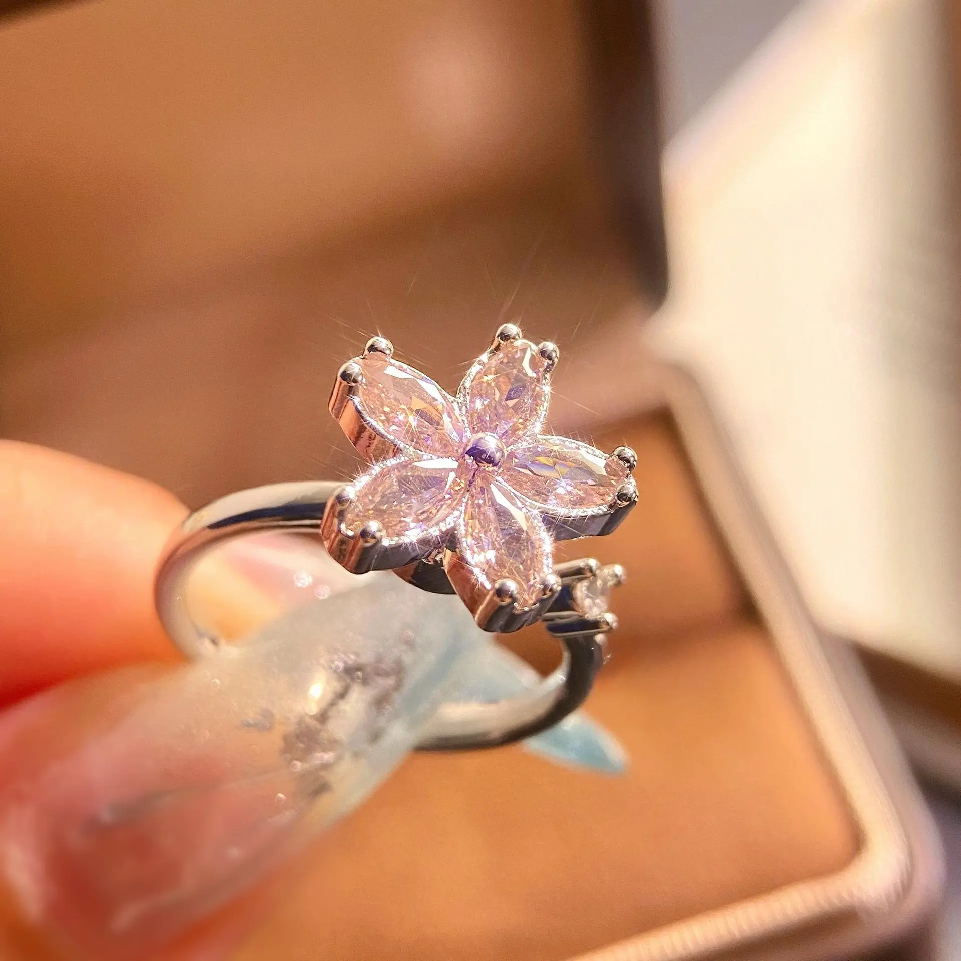 Women's Cherry Blossom Spinner Ring - Metal-Coated Costume Jewelry with Synthetic Zircon, Cute Look for Daily Wear