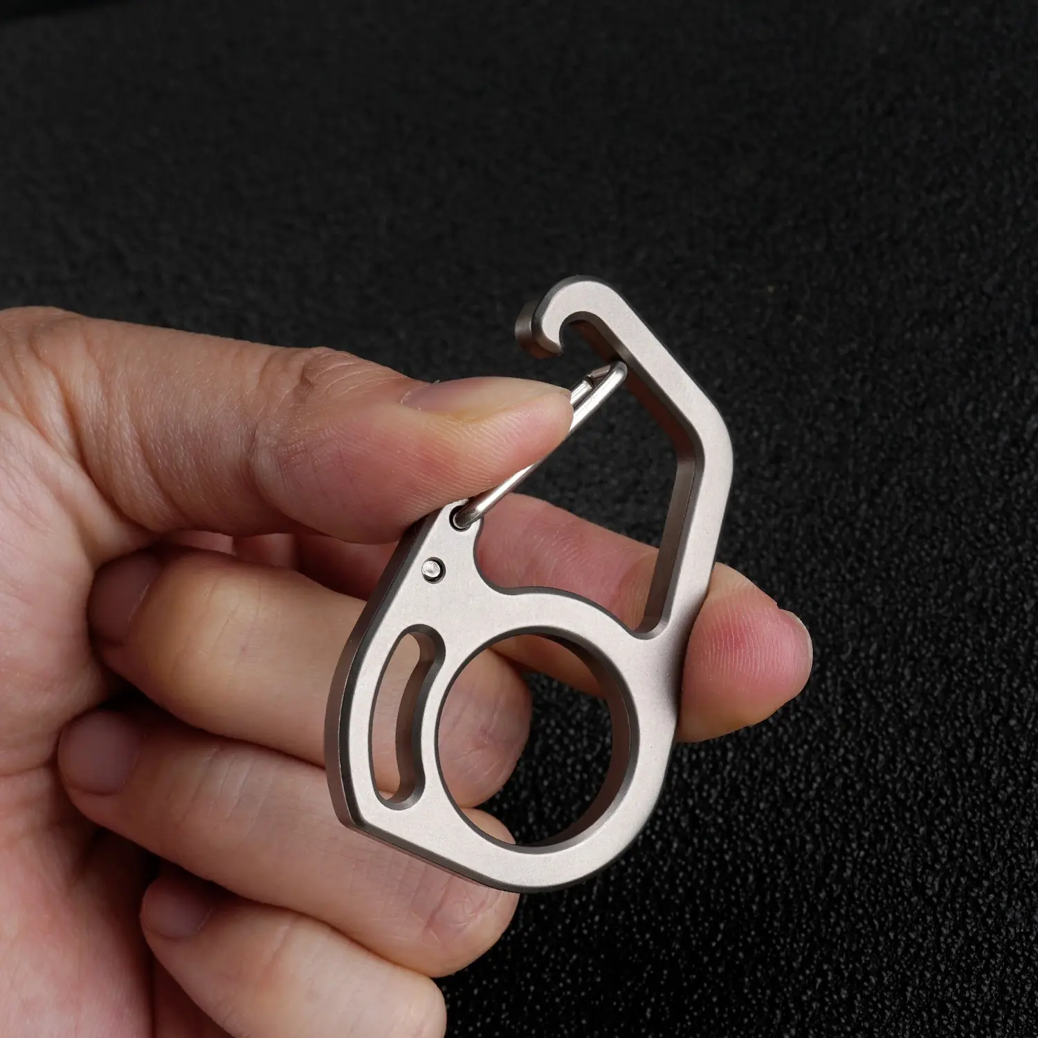Titanium Alloy Ring Keychain, Spring Safety Lock, Multi-Functional Backpack Hook, Men's Portable Key Holder, Climbing Carabiner, Keyring