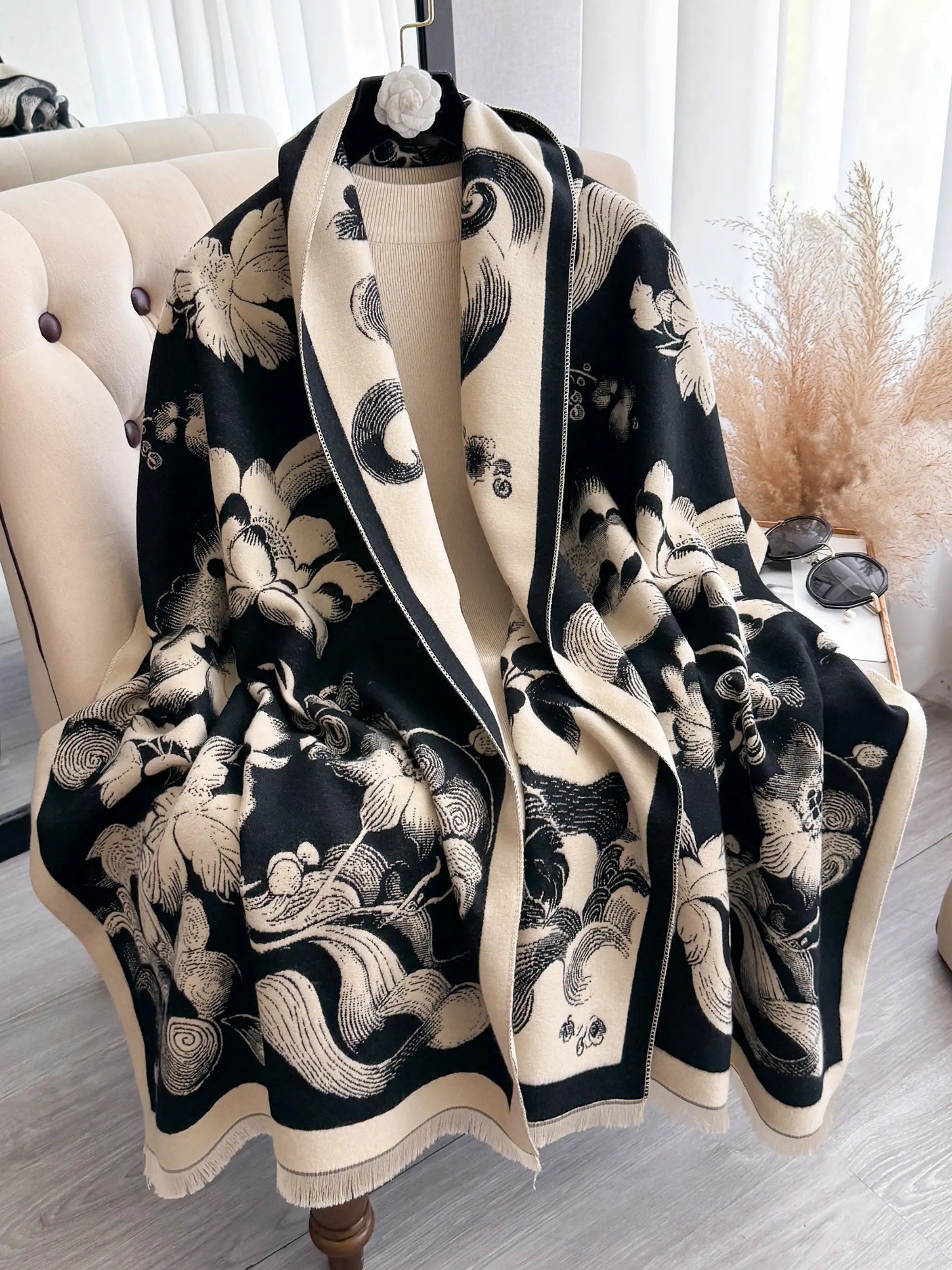 Bohemian Style Reversible Soft Warm Jacquard Imitation Cashmere Scarf, Fashion Floral Jacquard Shawl, Perfect for Fall & Winter Daily Wear