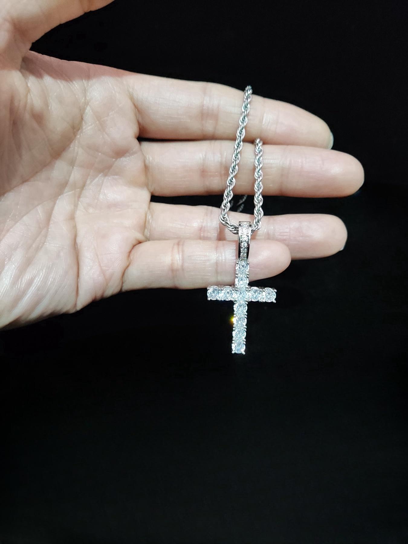 Artificial Zircon Cross Pendant Twist Chain Necklace Zirconia Cross Pendant, Punk Style Cross Chain Design Jewelry for Party, Daily Decor, Trendy All-match & Exquisite Jewelry for Birthday Gift, Glitter Cross Pendant