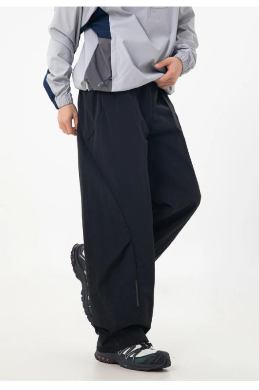 Kyn Apparel Men's 2026 Technical Cargo Pants Water-Resistant Workwear J-Cut Parachute Design Pleated Panel Active Trousers Loose Fit