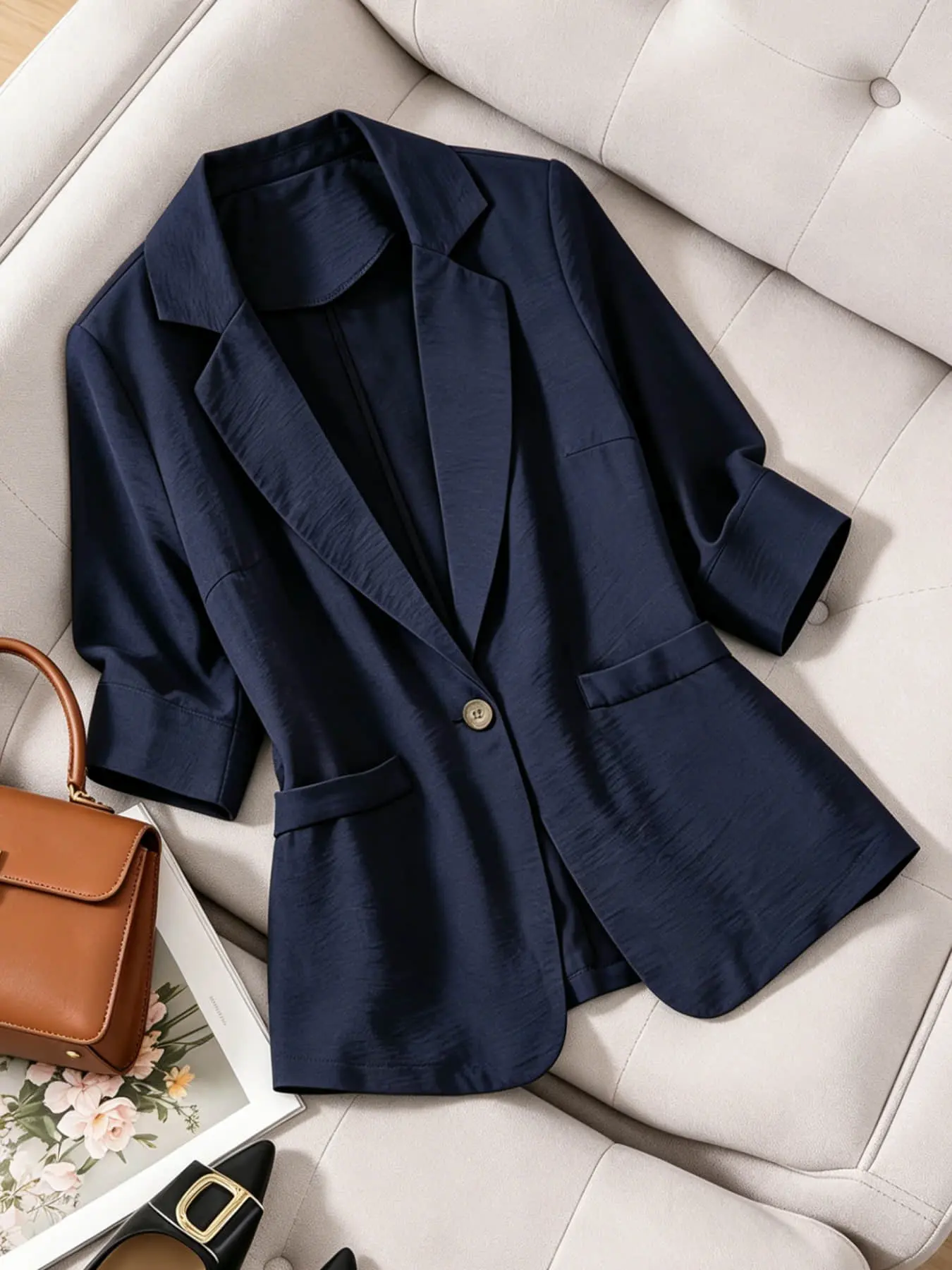 A fashionable women's light luxury pleated texture suit jacket, a solid color trendy blazer, a thin one button mid sleeve casual small suit, suitable for summer, suitable for business, workplace, friends gathering, exploring stores, and checking in
