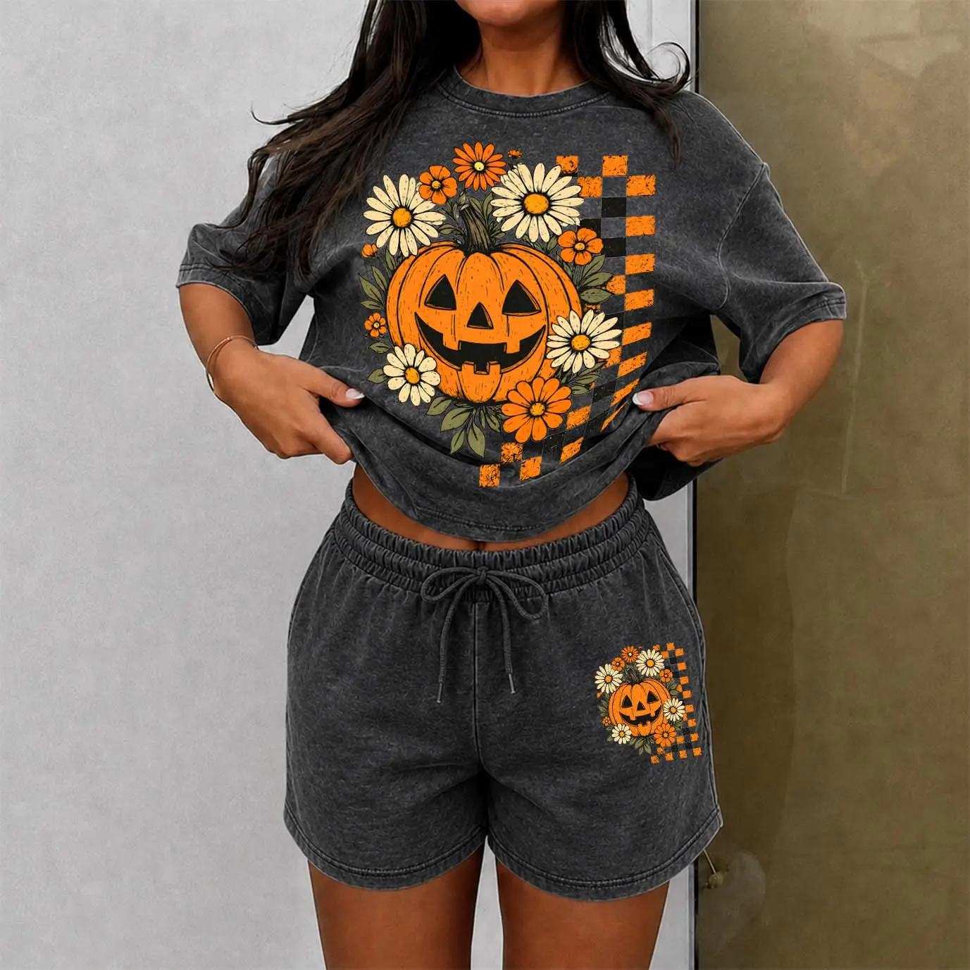 Women's Washed Cotton Shorts Two-Piece Set: A Uniquely Styled Halloween Ghost-Themed Party Outfit. Featuring Plaid Pumpkin With Vintage Floral Details Patterns, And Pumpkin Designs. Also Suitable As Casual Summer Loungewear.