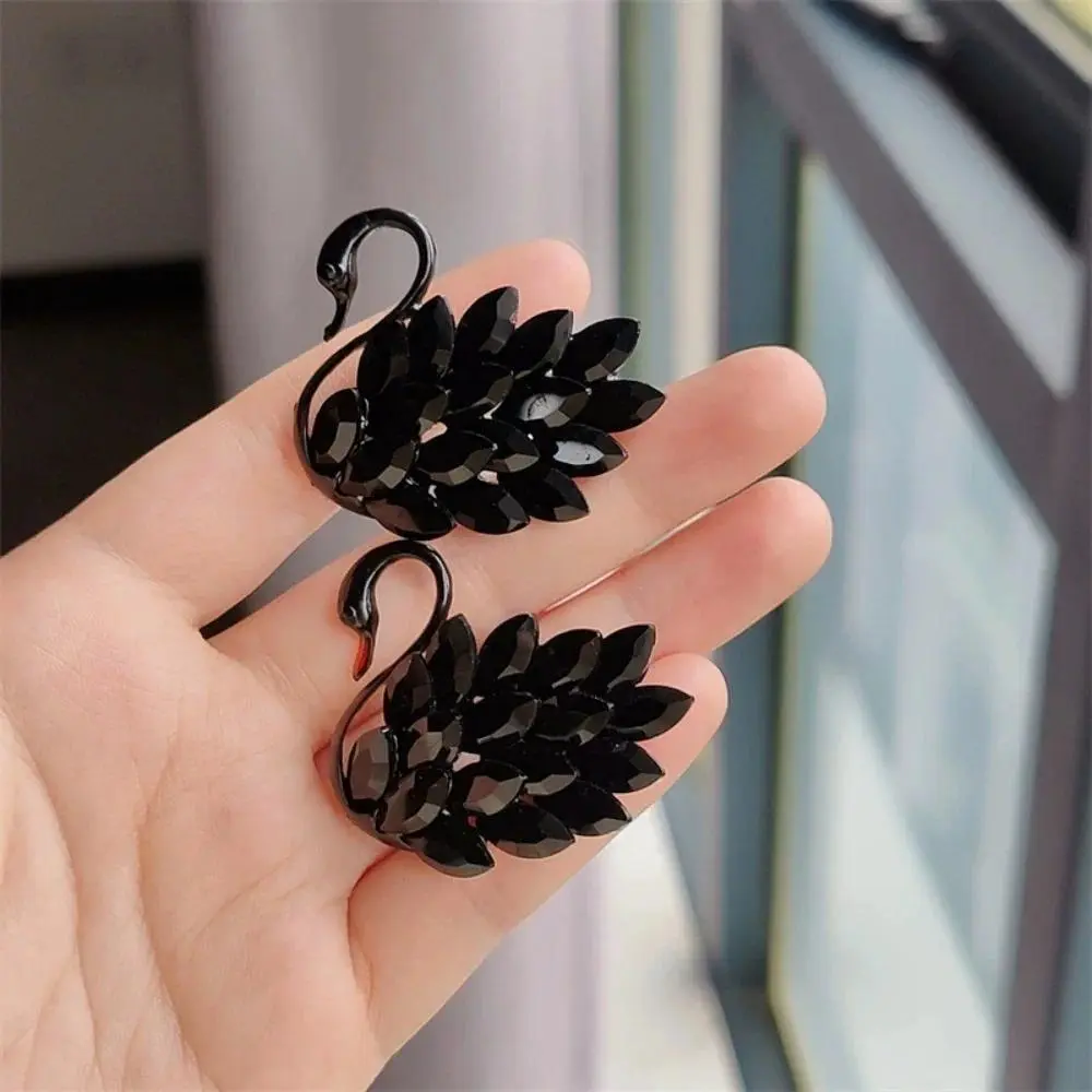 New luxury black swan design brooch, ladies' elegant black brooch, clothing accessories brooch, jewelry gift