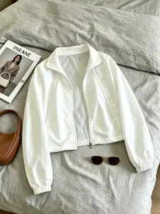 A women's fashionable pure white stand up collar zipper jacket, Casual Fashionable Outerwear, with lightweight and slightly wrinkled sleeves and side pockets, suitable for commuting, outdoor play, indoor and outdoor wear