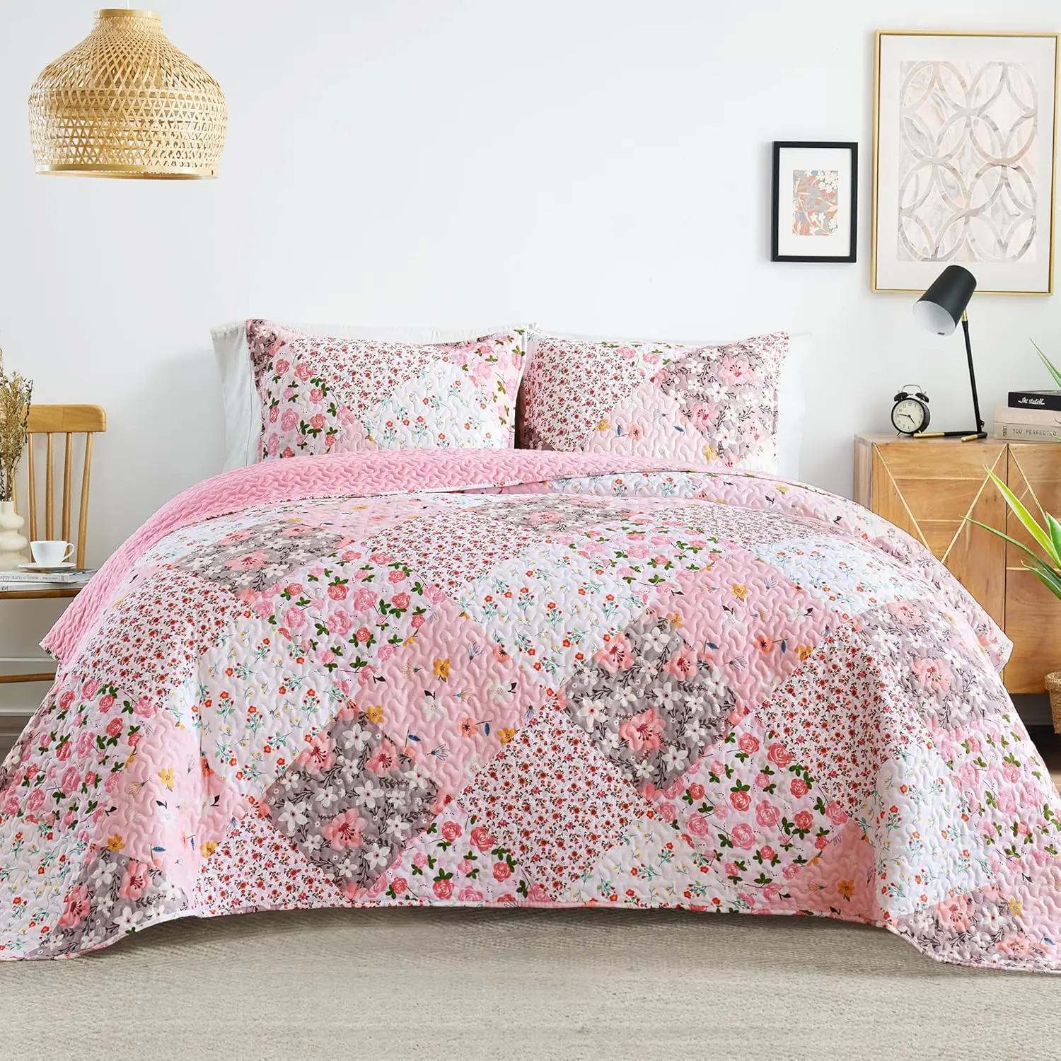 Patchwork Queen Size, Soft Boho Floral Bedspreads for Bed Reversible Lightweight Full Queen Bedding Set Printed Coverlets with 2 Pillow Shams for All, Pink