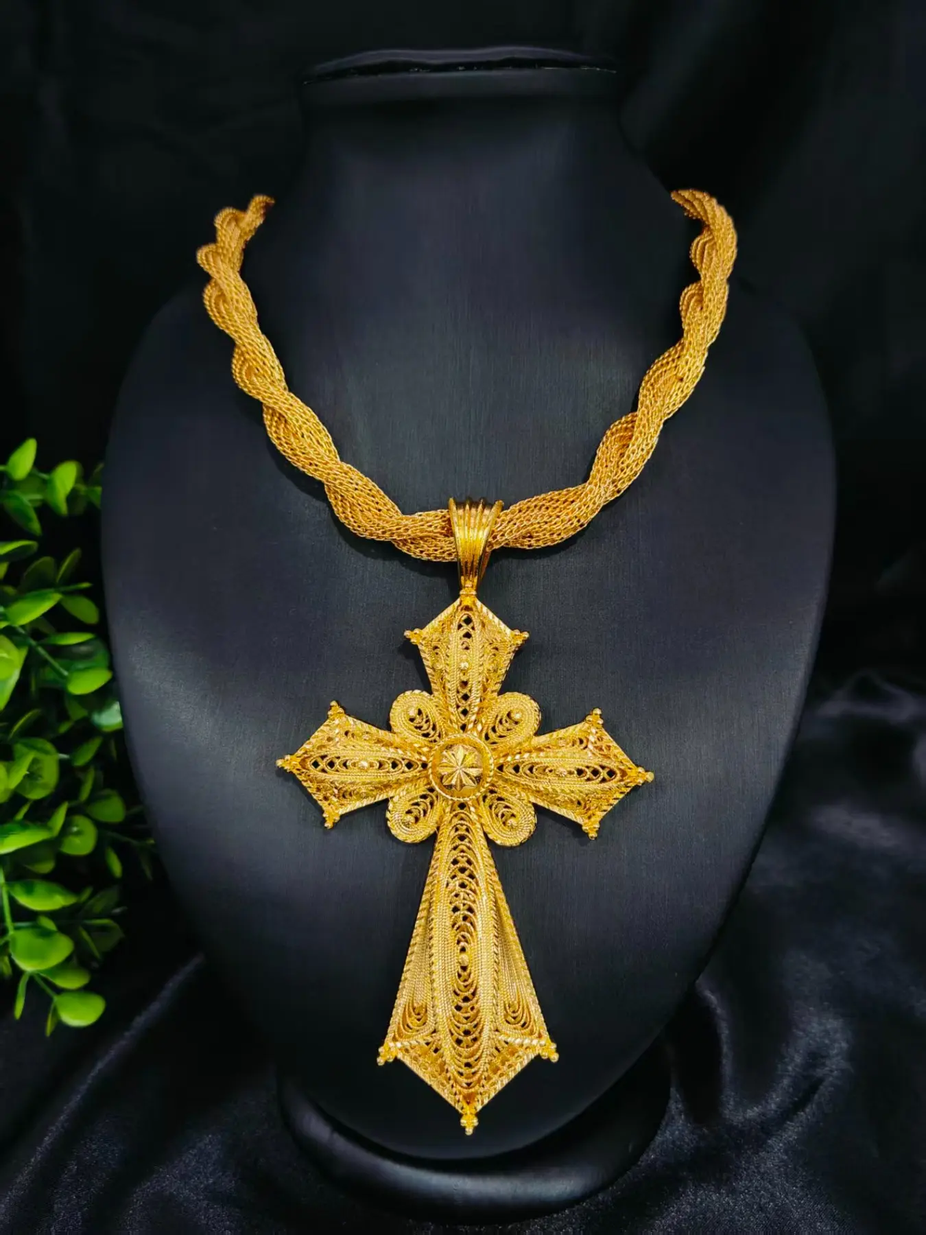 Fashion Women's Cross Pendant Necklace, Ethnic Pattern, Party Style, All Seasons, Zinc Alloy Chain, Wedding Anniversary Gift, Cross Necklaces