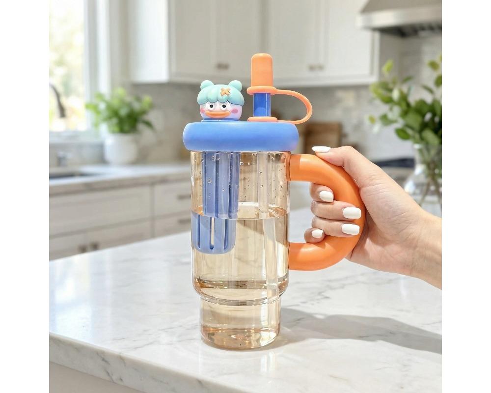 900ml High-Capacity Straw Tumbler Cute 3D Character Lid & Large Handle Portable Water Bottle with Built-in Tea Filter BPA-Free Heat-Resistant Cup for Iced Tea & Coffee Aesthetic Color-Blocking Drinkware