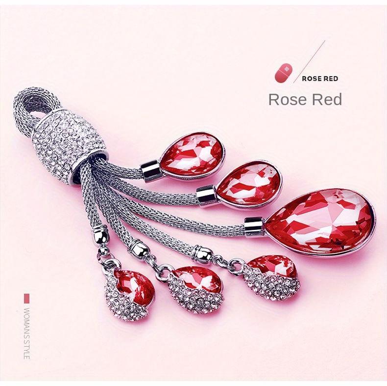 High-End Women's Car Keychain with Horseshoe Buckle, Suitable for BMW and for Mercedes-Benz Key Accessory Cord, Featuring High-Grade Artificial Diamonds