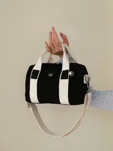 Lightweight and versatile dual color splicing design with letter decoration, practical handbag that can be carried on one shoulder or diagonally, suitable for daily commuting to work