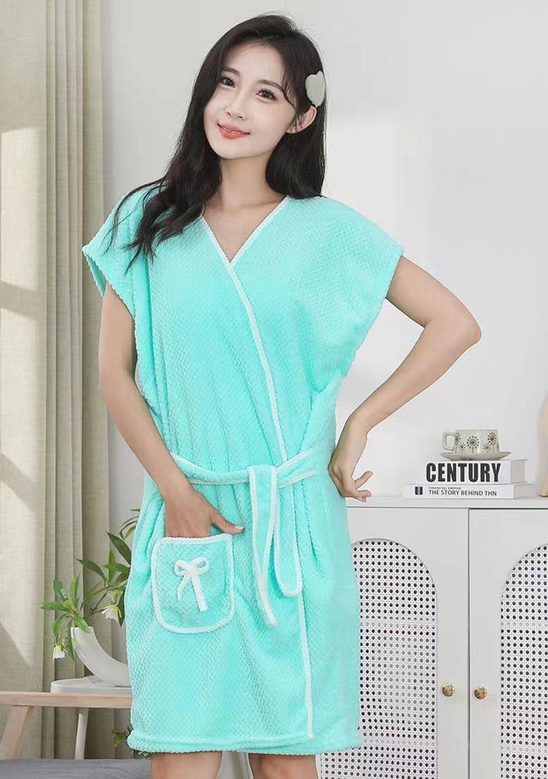 A Super Absorbent, Quick-drying, Wearable Bath Towel. This Adorable and Soft-style Home Bathrobe Is Skin-friendly and Breathable. It Can Be Worn Instantly After Showering Without Sticking to the Body, and It Doesn't Shed Lint. Comfortable and Warm