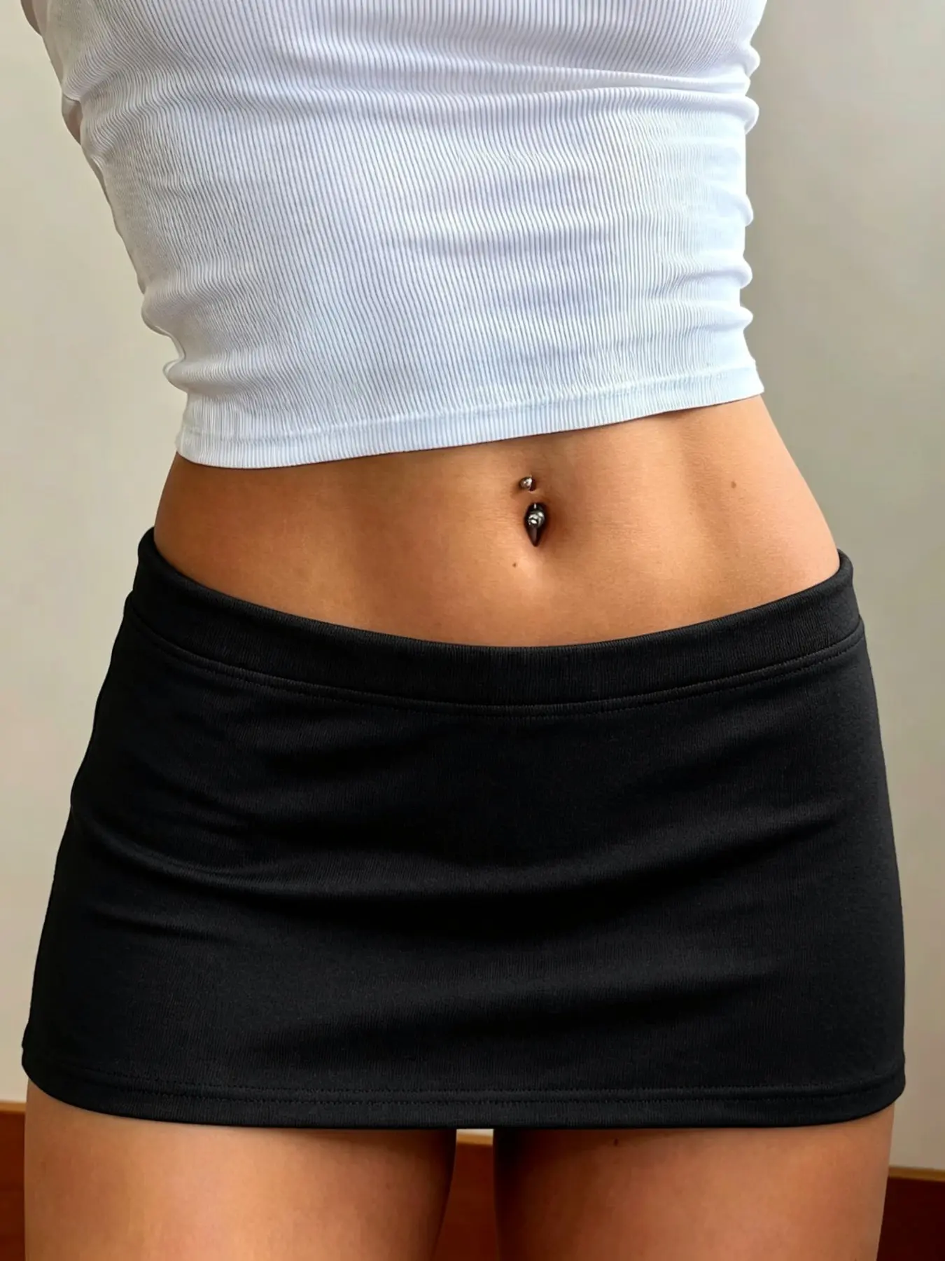 Women's summer basic solid-color bodycon fit mini skirt, elastic waistband, minimalist chic style suitable for summer, nightclub, and daily wear. Y2K millennium baddie vibe, soft and comfortable fabric.