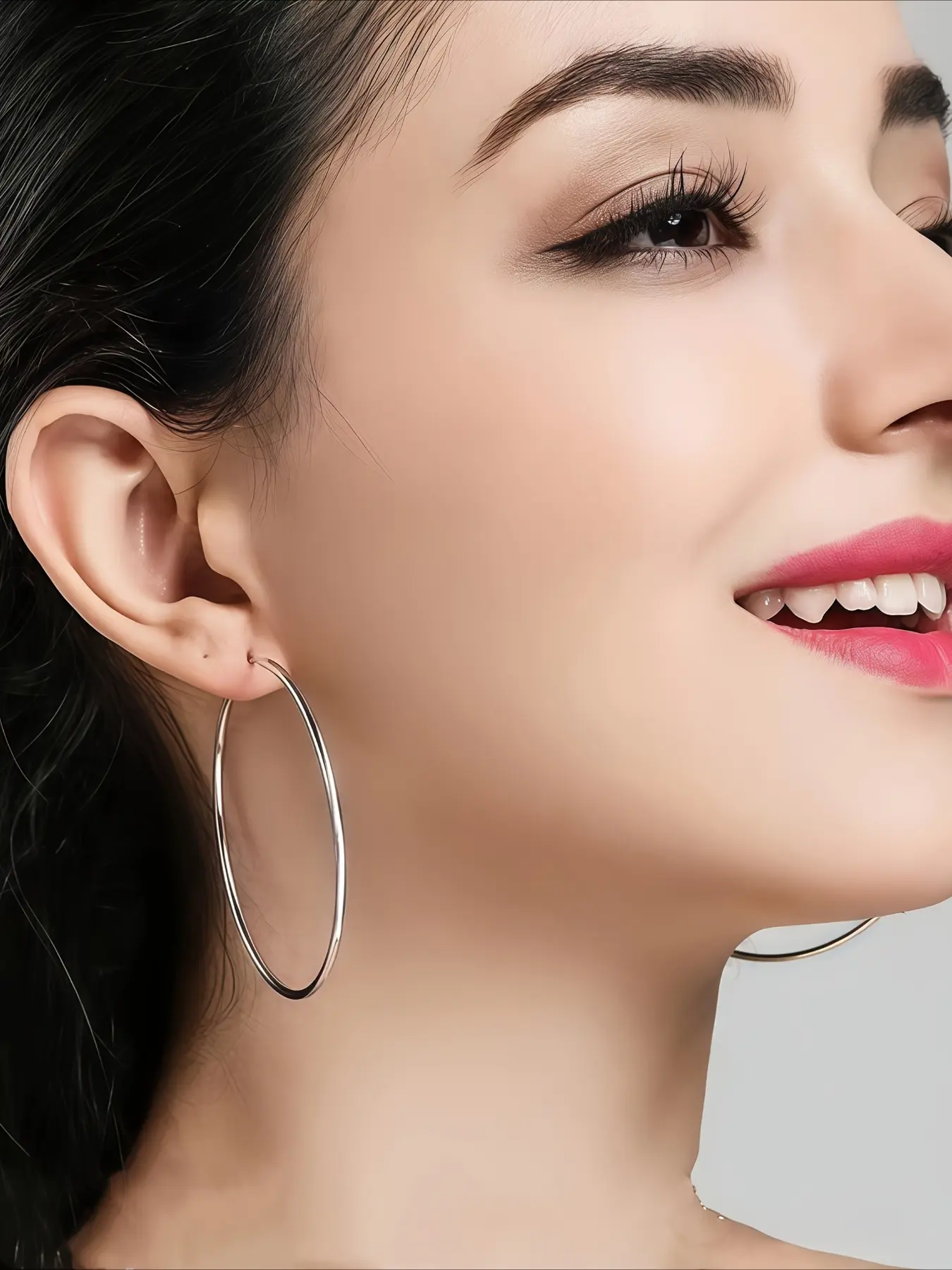 A pair of low sensitivity large ear loops made of 304 stainless steel earrings, round large ear buckles, women's large ear circle earrings, high-quality fashionable women's earrings for daily wear or parties, jewelry accessories