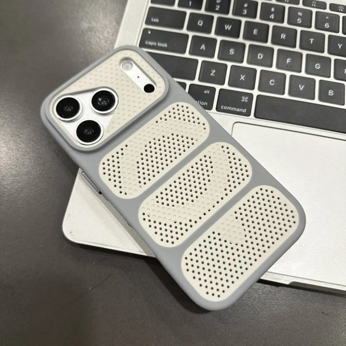 iPhone17PROMAXHoneycomb cooling touch-sensitive magnetic phone case is suitable foriPhone16Two-tone hard protective case15