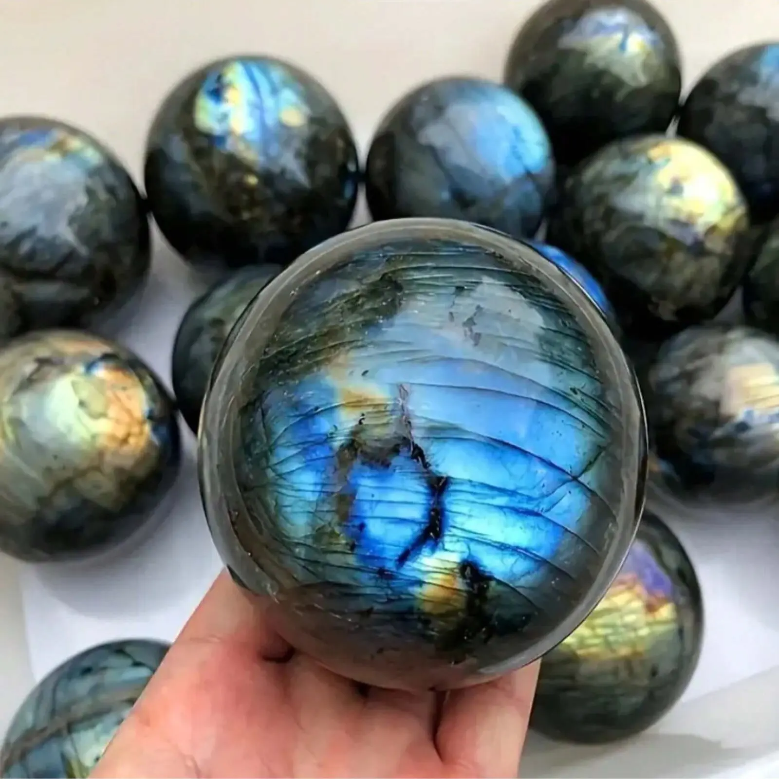 1pc Handcrafted Natural Labradorite Crystal Sphere - Polished Gemstone Ball for Home Decor, Collectible Figurines - Ideal for Various Room Types - Indoor Use, No Power Required - Unique Iridescent Healing Stone Display Piece,Assorted Sizes and Colors