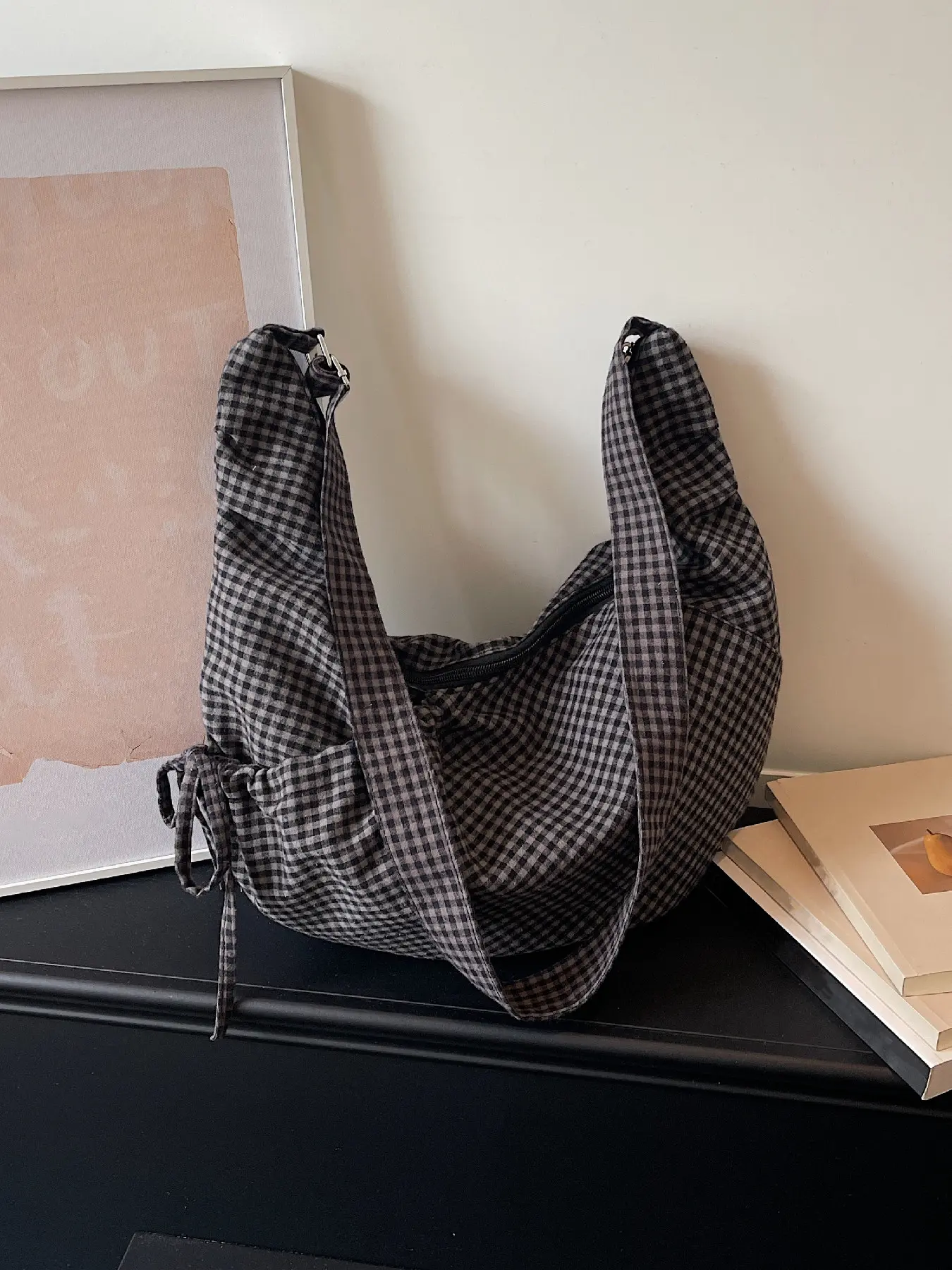 Classic versatile plaid soft fabric shoulder bag with side drawstring closure, matching wide shoulder strap, large-capacity relaxed pleated tote bag, versatile lightweight retro daily commuter bag, Fashionable casual bag, Fashion Patterned bag