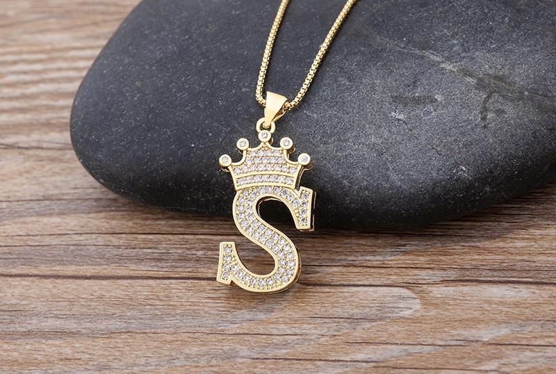 Aesthetic Luxury Copper Zircon A-Z Crown Alphabet Pendant Chain Necklace Hip-Hop Style Fashion Woman Man Initial Name Jewelry Gift for Girl Women Couple