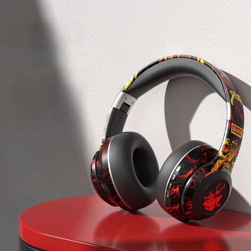 Luminous wireless over-ear Bluetooth headphones with SD card slot, noise cancellation, suitable for gaming and mobile phones.
