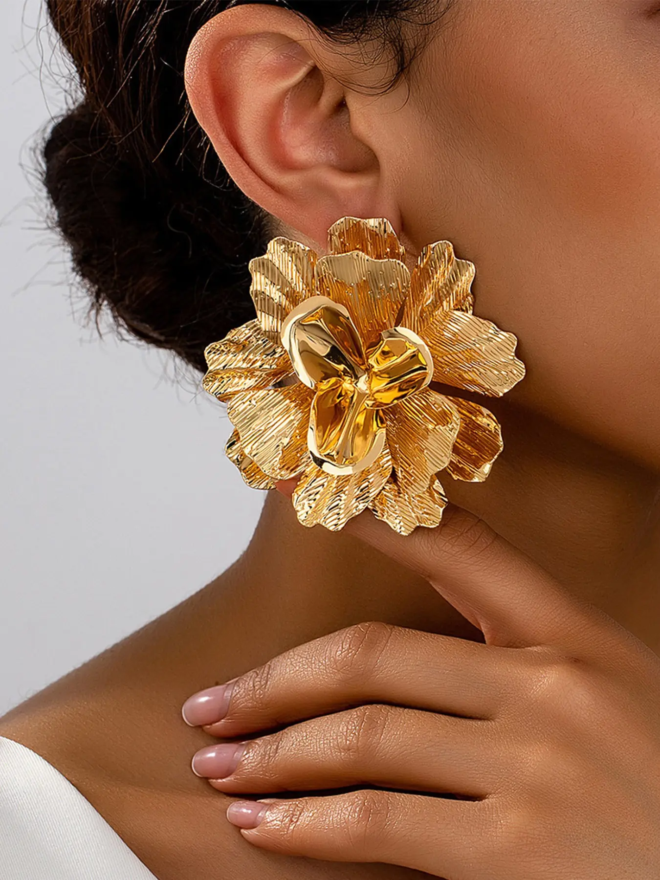 1pair Elegant Layered Floral Earrings, Vintage Textured Large Flower Studs, Perfect for Women's Parties and Events, Stylish Multi-Occasion Jewelry