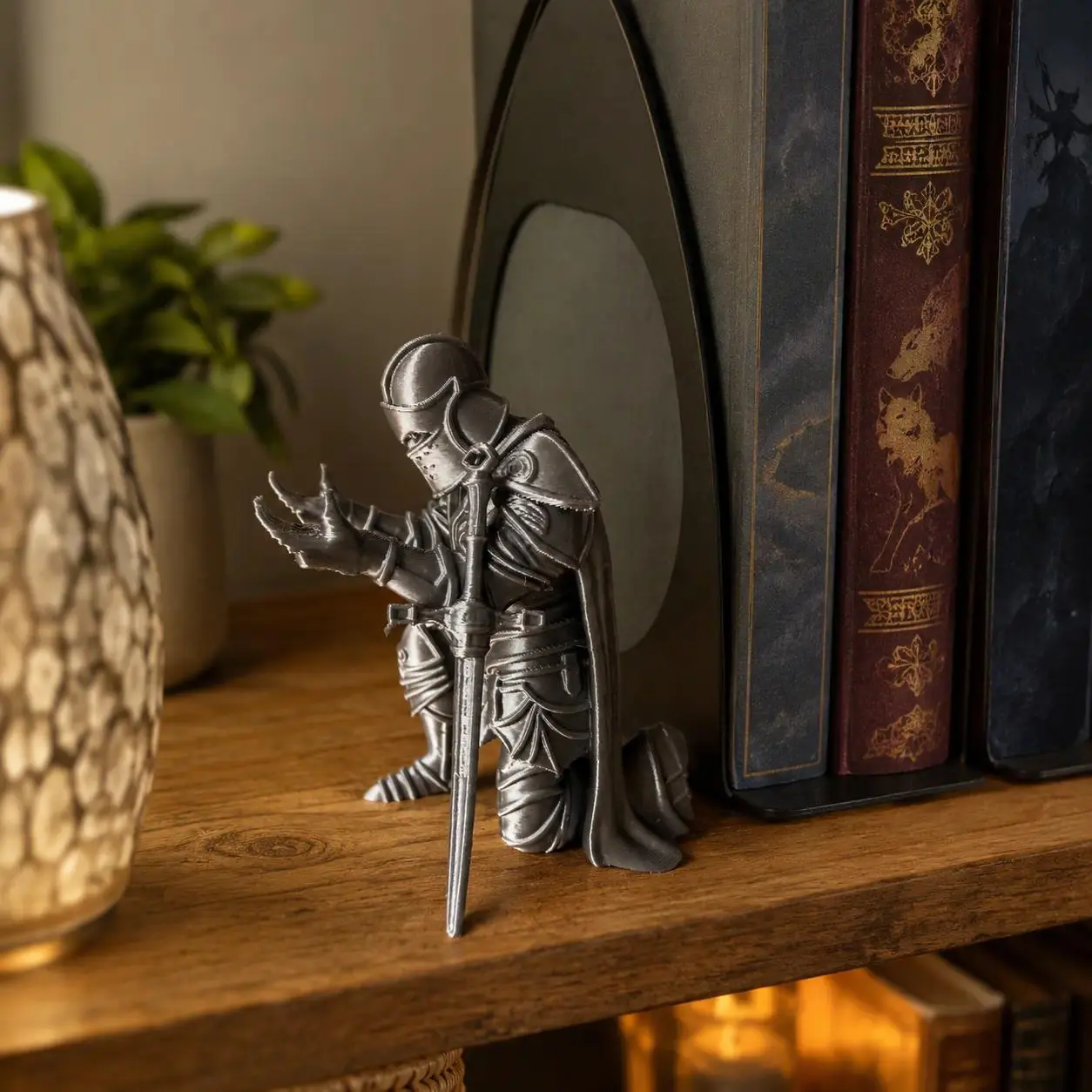 3D Printed Knight Pen Holder with Sword - Armored Warrior Desk Decor, Cool Office Accessory, Unique Gift for Men